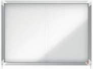 Nobo Vitrina Interior Para 8 Hojas A4 Con Superficie Magnetica Y Puerta Deslizante - 689X972X54Mm - Superficie Blanca Metalica Y Magnetica De Borrado En Seco - Marco De Aluminio - Puertas De Cristal De Seguridad Deslizantes - Color Blanco